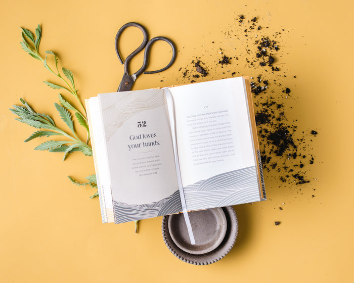 100 Things God Loves About You: Simple Reminders for When You Need Them Most (A 100-Day Devotional)