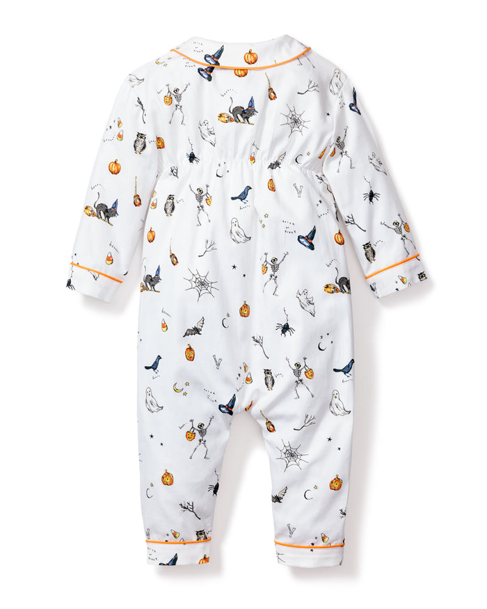 The Babys Twill Cambridge Romper by Petite Plume features a charming Trick or Treat print with Halloween icons like pumpkins and ghosts. Made from flame retardant sleepwear fabric, this white infant suit is detailed with orange piping on the cuffs and collar for added style and safety.