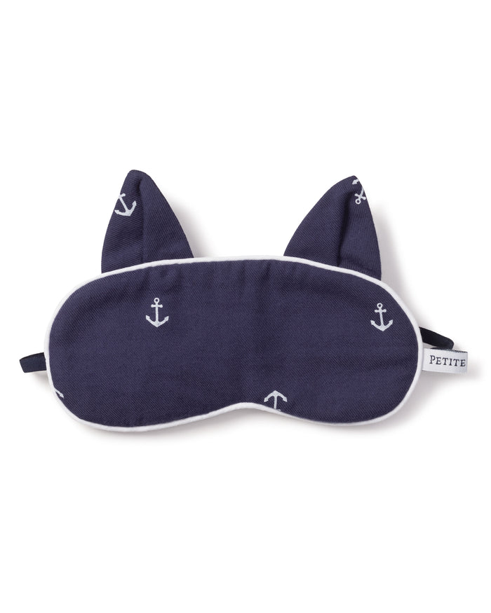 The Kids Twill Kitty Sleep Mask in Portsmouth Anchors by Petite Plume adds luxury to your sleepwear collection with its navy blue color, white anchor patterns, and cat ear shapes. A subtle PETITE monogram on the tag and a black elastic strap complete the design for comfort.