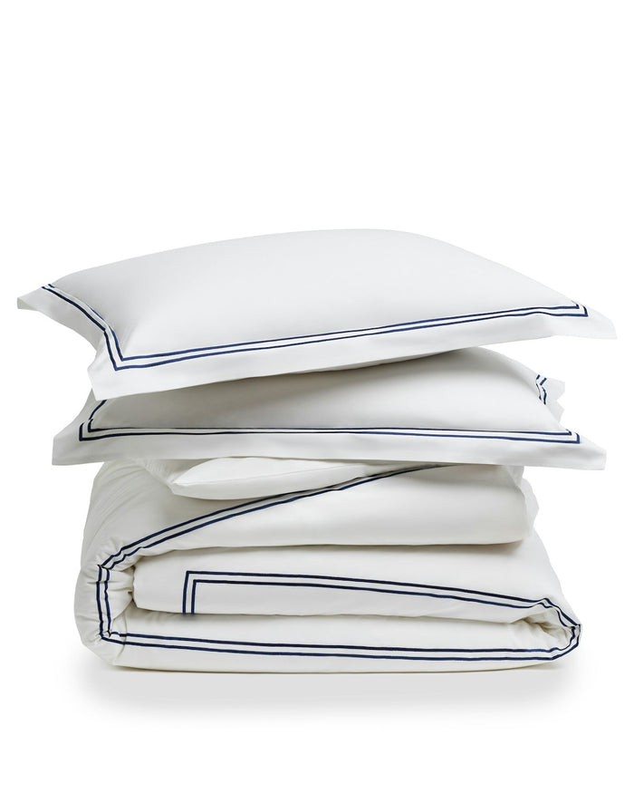 Luxe Premium Percale Duvet Set in White with Navy Piping in White with Navy Piping#Color_White with Navy Piping