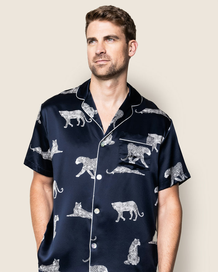 Men's navy silk pajama short set with a pattern of胱anteries de Nuit cats.