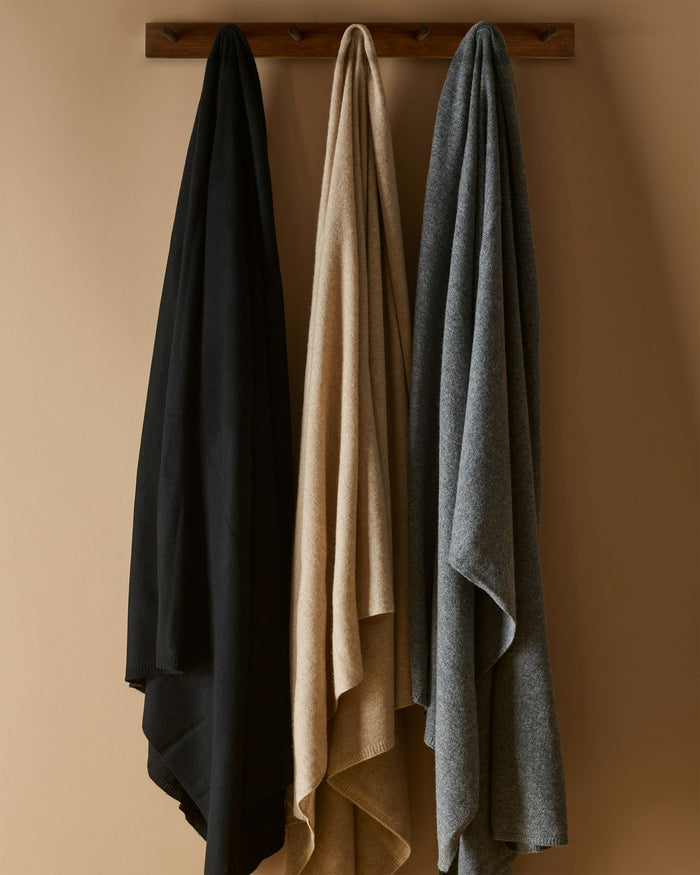 Women's Cashmere Wrap in Dark Heather Grey in Dark Heather Grey#Color_Dark Heather Grey
