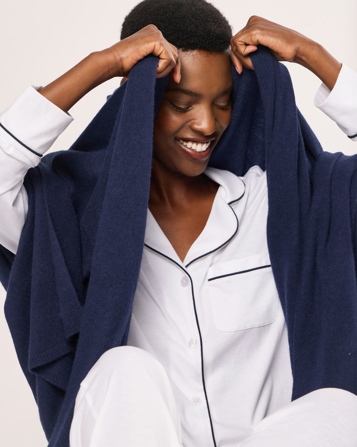 Women's Cashmere Wrap in Navy in Navy#Color_Navy