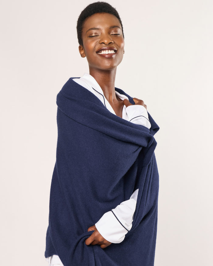 Women's Cashmere Wrap in Navy in Navy#Color_Navy